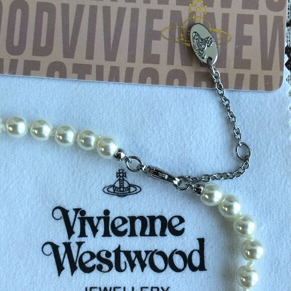 💎Vivienne Westwood  silvery  Safety Pin Pearl Necklace💎 - Picture 3 of 5